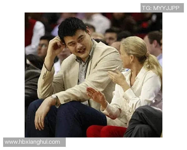 姚明与国王的传奇对决:篮球场上的友谊与竞争交织的故事 姚明与国王的传奇对决:篮球场上的友谊与竞争交织的故事