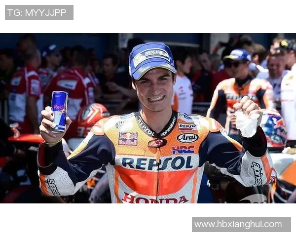 姚明驾驶本田畅游城市街头展现运动员的另一面