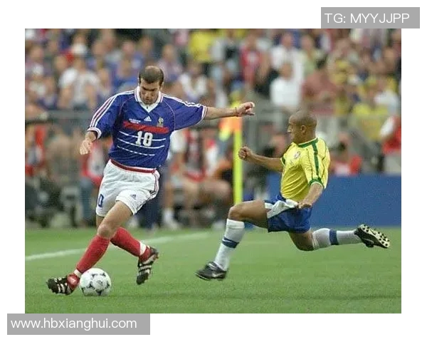 齐达内如何通过中场统治力展现技艺与智慧的完美结合与足球哲学