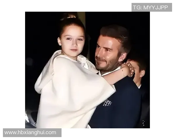 足球明星温馨抱娃瞬间视频展现亲子情深与运动员的另一面